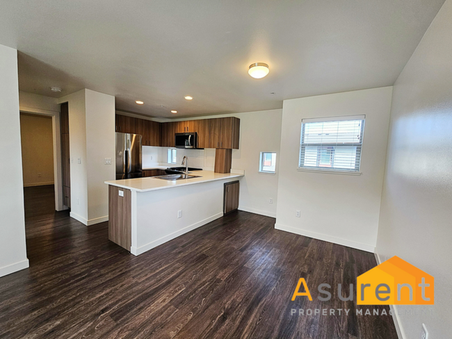 Building Photo - New Townhome in Ashland Available Now!