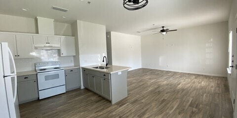 Primary Photo - Kings Landing Apartments