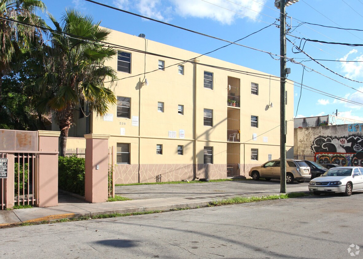 Foto del edificio - 225 NW 22nd St