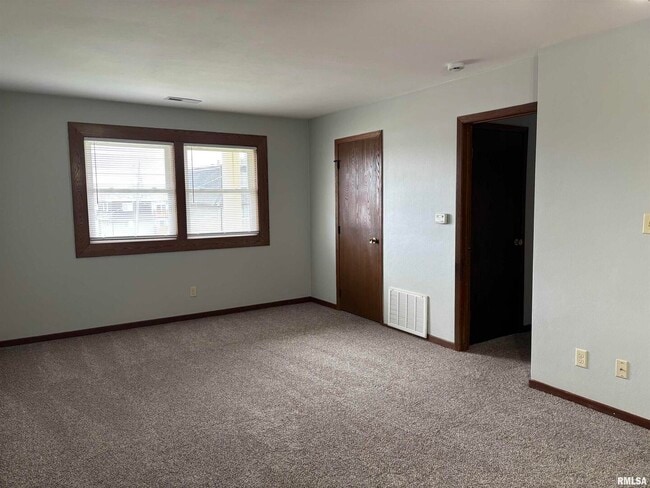 Building Photo - 1320 E 38th St