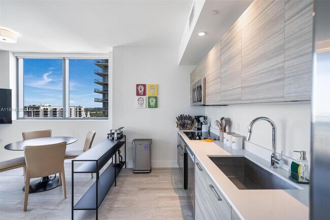 Foto del edificio - 121 NE 34th St