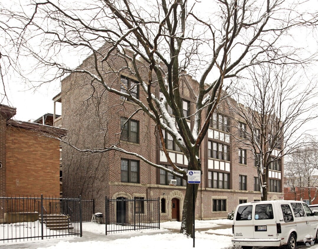 Edgewater en el patio - Thome Hermitage Building