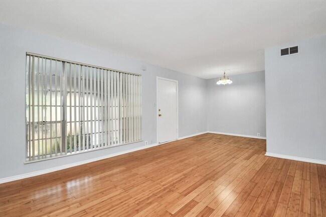 Foto del edificio - 5353 Richmond Ave.