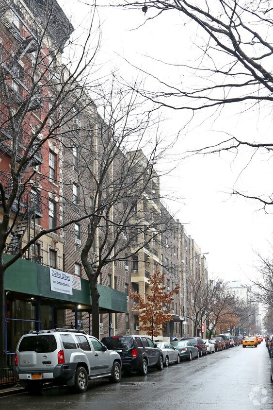 233 - 235 CON 22nd Street - 233-235 W 22nd St