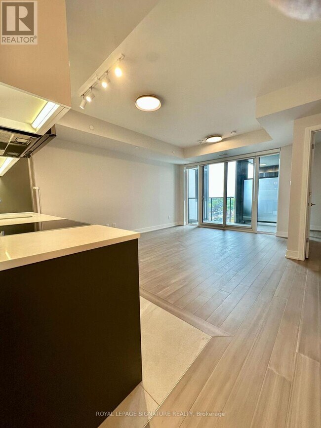 Photo du bâtiment - 664 Spadina Ave.