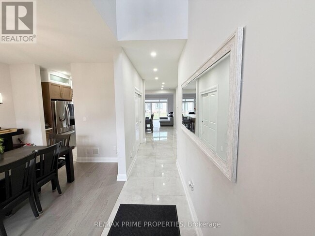 Building Photo - 9337 White Oak Ave