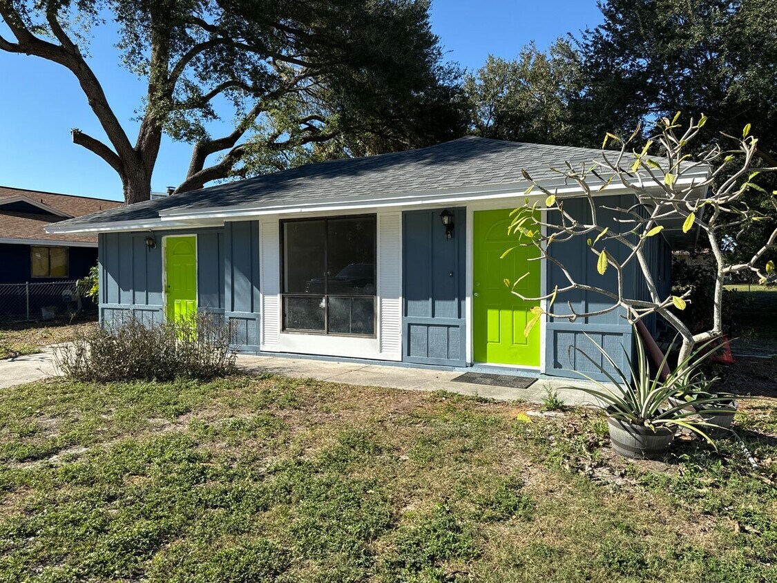 Primary Photo - Holiday Savings with 50% OFF 1st Months Rent