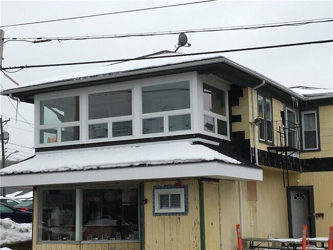 Building Photo - 1037 Cass Ave