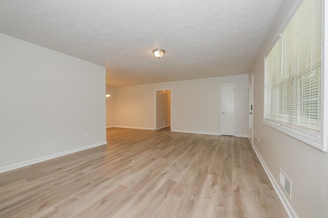 Foto del edificio - 5973 Armour Dr NE