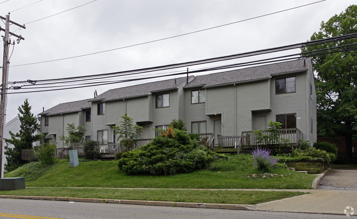 Primary Photo - 1016-1036 Clyde Ave