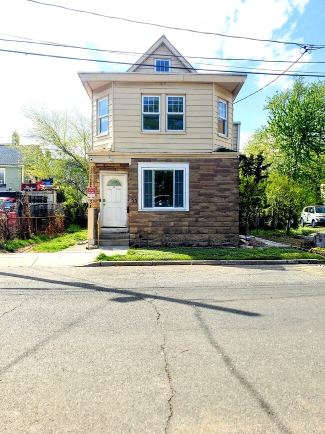 Building Photo - 33 Lafayette St