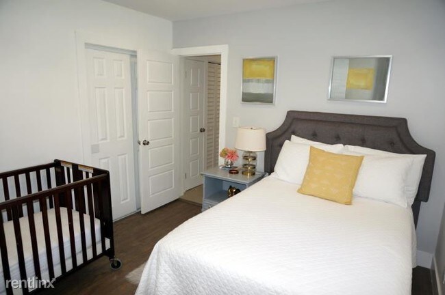 Foto del edificio - 3 br, 2.5 bath Duplex - 2070 S Conference Dr