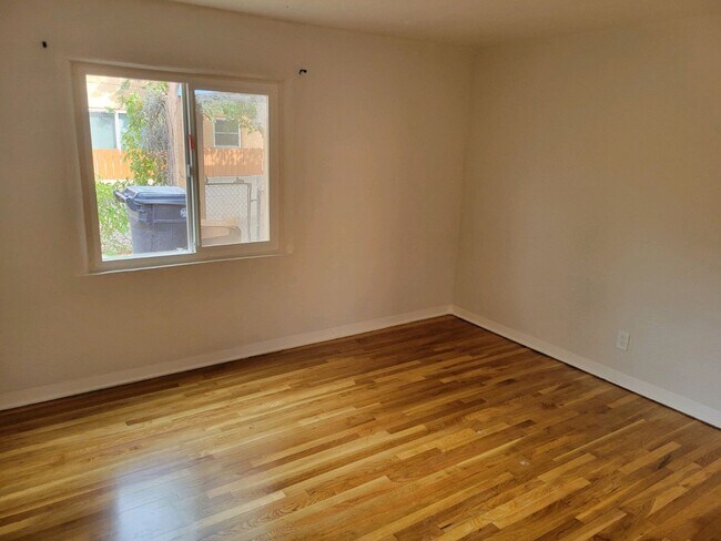 Building Photo - Anderson Duplex