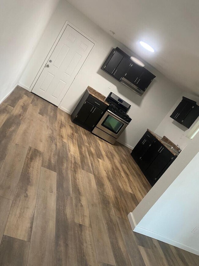 Building Photo - 14 Grant St