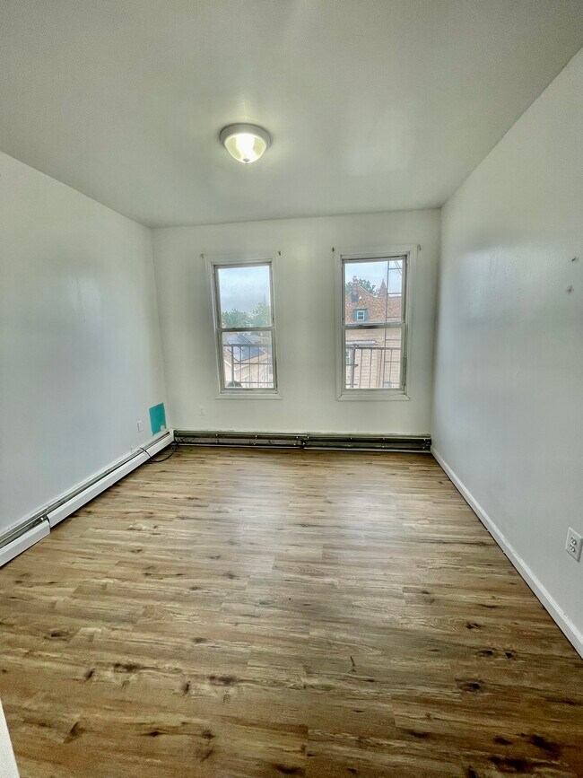 Building Photo - 166 Seaview Ave