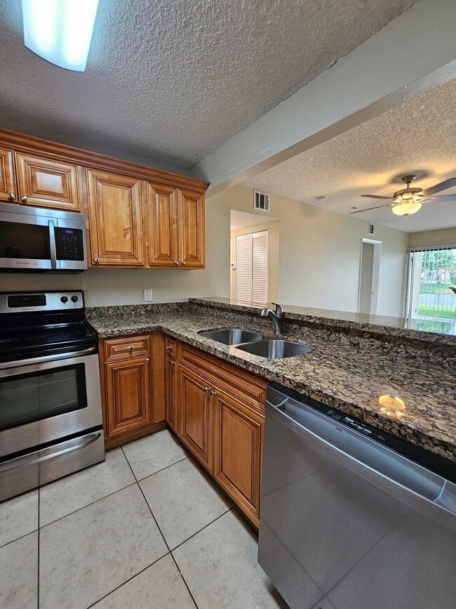 Building Photo - 1523 Lake Crystal Dr