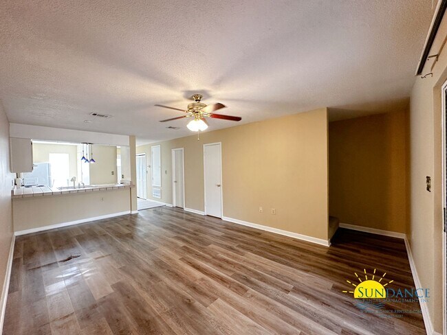 Foto del edificio - Great 2 Bedroom Townhouse In Fort Walton B...
