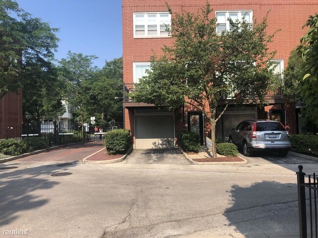 Building Photo - 2901 N Wolcott Ave