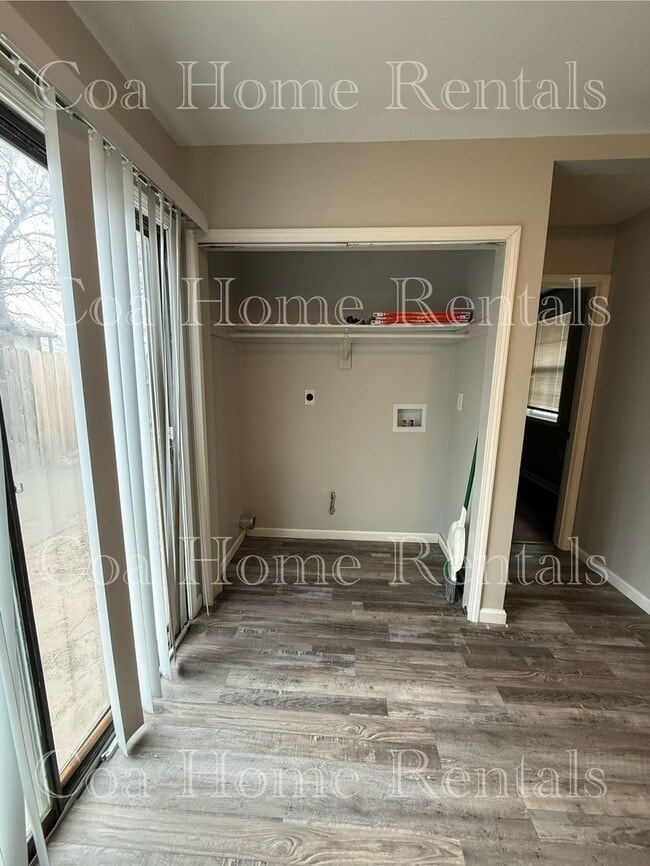 Building Photo - El Monte