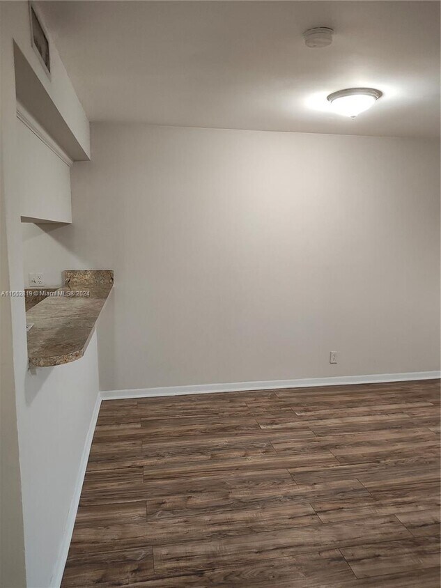 Foto principal - 8180 Geneva Ct