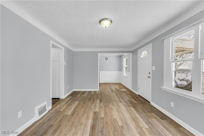 Foto del edificio - 15304 Benhoff Dr