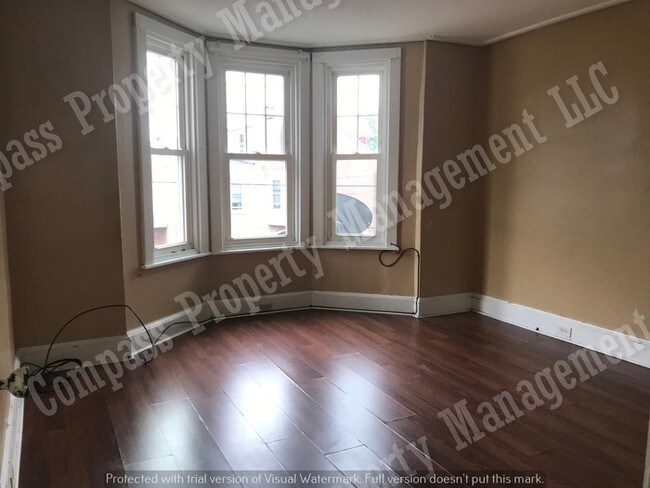 Building Photo - $950 - 4 Bed, 1 Bath Row Home - Reading
