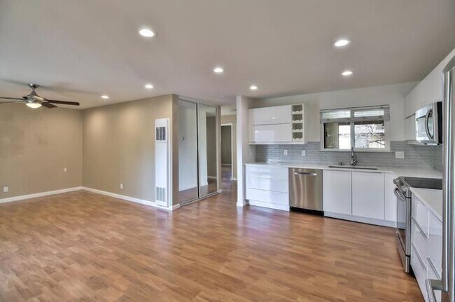 Foto del edificio - 118 Flynn Ave