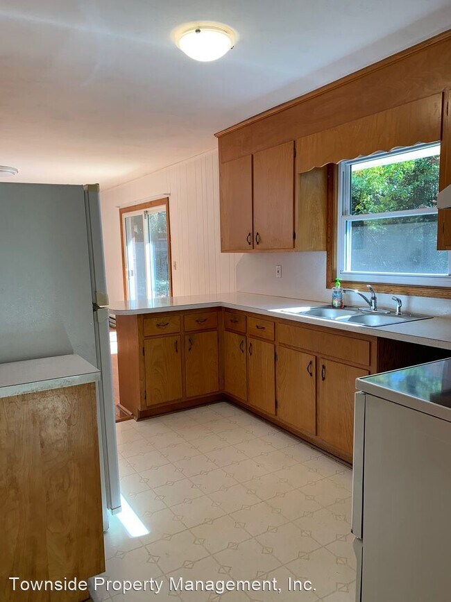 Foto del edificio - 3 br, 1.5 bath House - 807 Broce Drive
