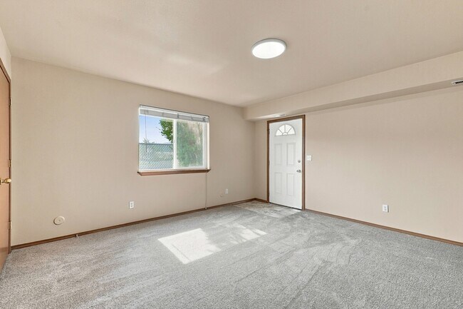 Building Photo - 800 N Regal Ct