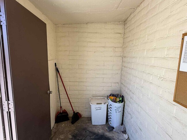 Foto del edificio - 2147 S Winstel Ave