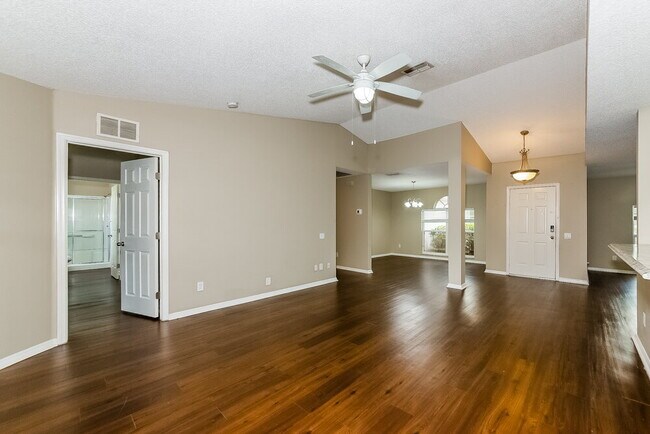 Foto del edificio - 301-112 112th St E