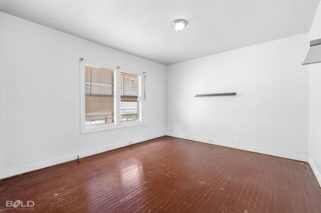 Building Photo - 315 Robinson Pl