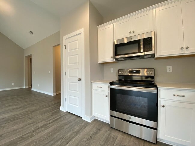 Building Photo - 65 Red Oak Ct