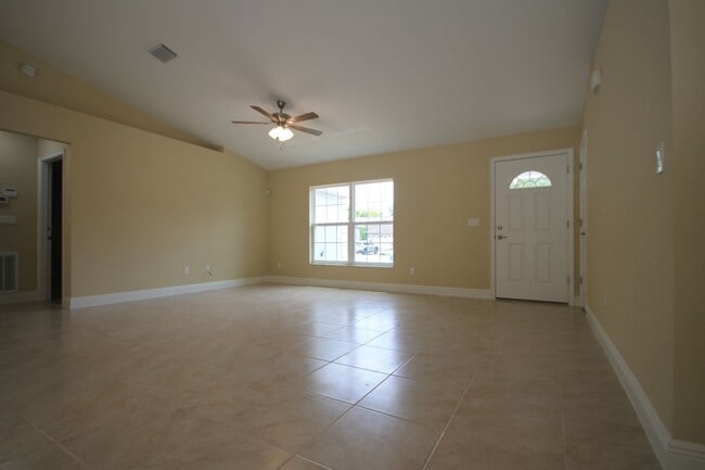 Building Photo - Beautiful 3 Bd/2Ba in Ocala!!