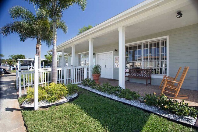Building Photo - 111 Orangewood Ave