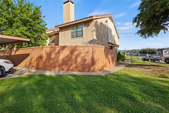 Building Photo - 4371 Madera Road Unit 4