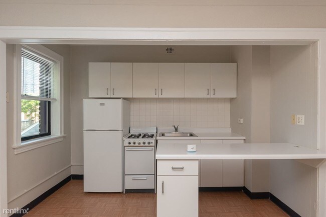 Building Photo - 1809 N Lincoln Park W