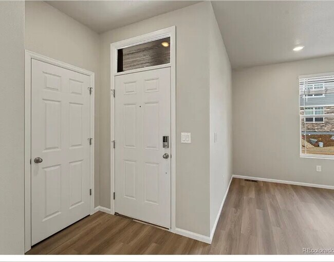 Foto del edificio - 750 N Shawnee St