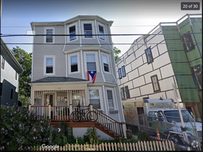 Building Photo - 194 Boylston St