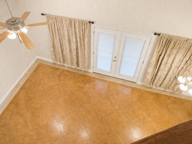 Foto del edificio - NEW ON MARKET !!