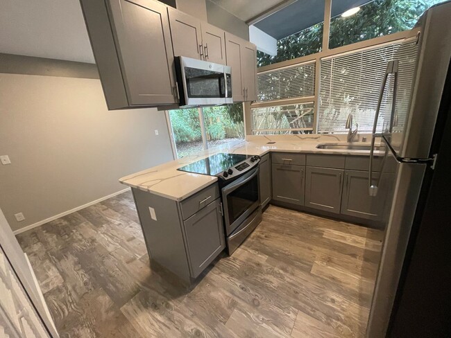 Building Photo - FULLY REMODELED Surrey Downs 3BR SFH!