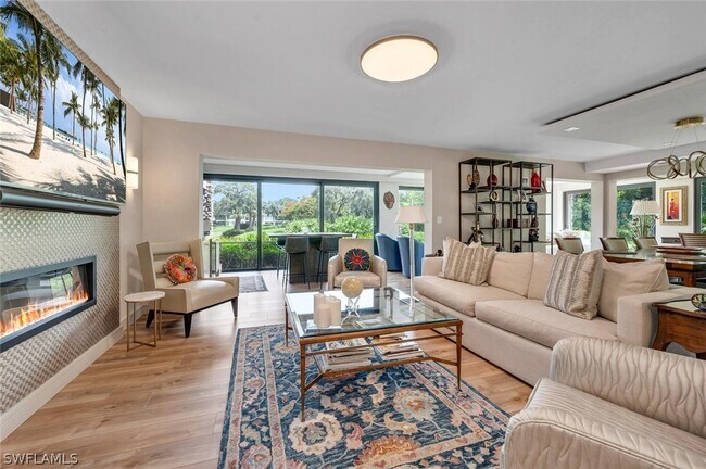 Foto del edificio - 5950 Pelican Bay Blvd