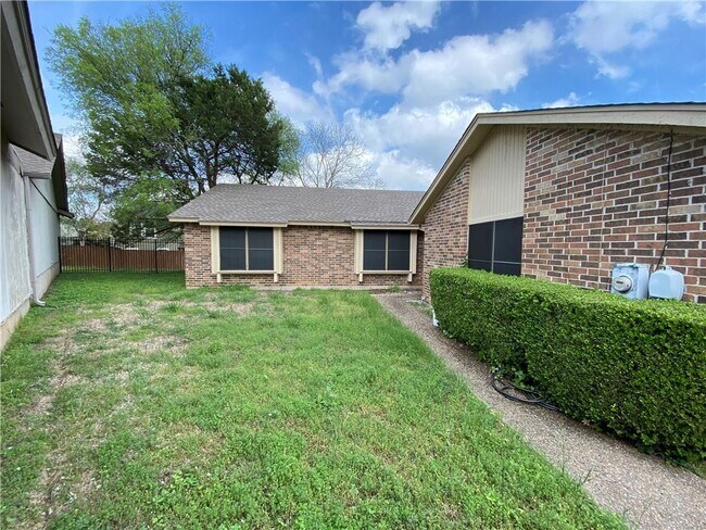 Foto del edificio - 7004 Firewheel Hollow