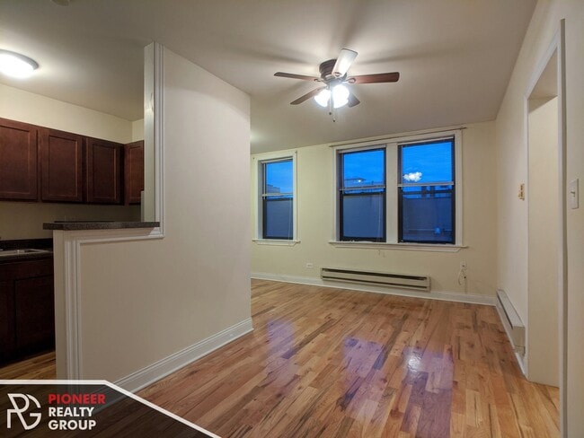 Building Photo - 812 W Diversey Pky