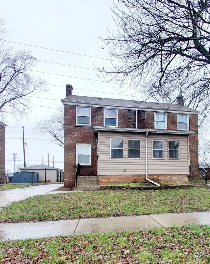 Primary Photo - 2 Bed 1 Bath with Basement AND Garage AND AC