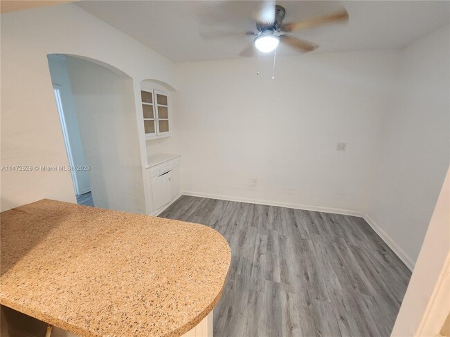 Foto del edificio - 405 NW 64th St