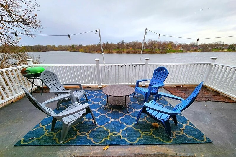 Overlooking lake - 636 E Park Ave