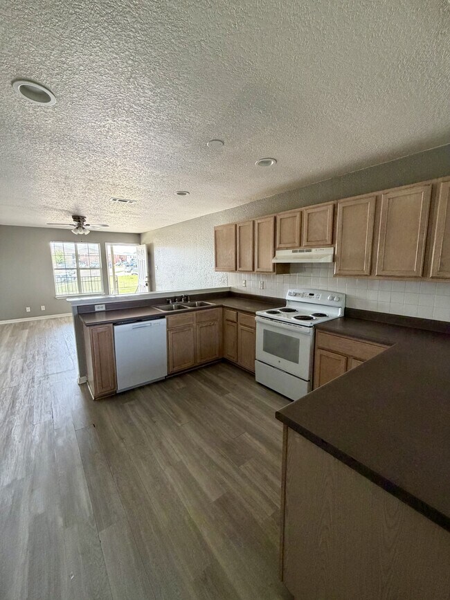 Building Photo - 2907 Cantabrian Dr