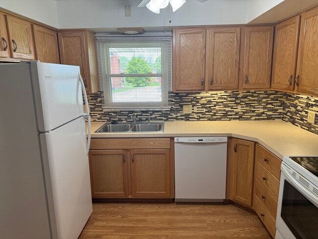 Kitchen - 270 Kenridge Rd