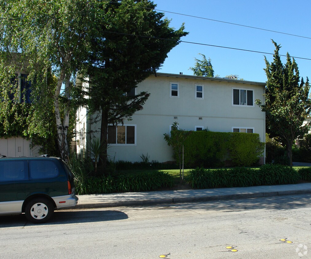 Building Photo - 741 Rollins Rd